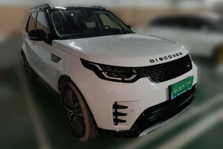 Used Land Rover Discovery 2017 3.0 SC V6 SE Front Right 45 Deg