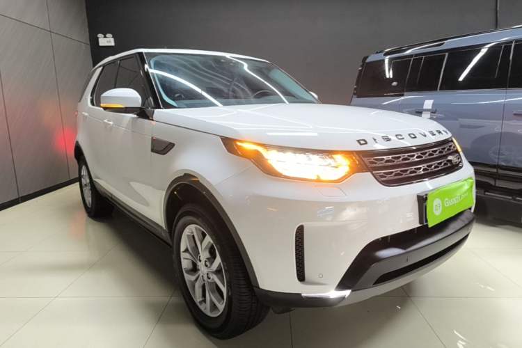 Used Land Rover Discovery 2017 3.0 SC V6 S Front Right 45 Deg