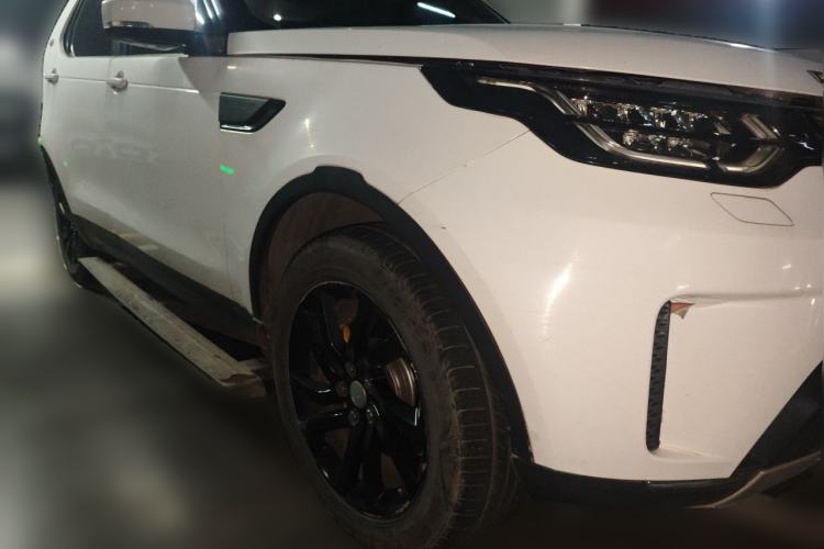 Used Land Rover Discovery 2017 3.0 SC V6 HSE Front Right 45 Deg