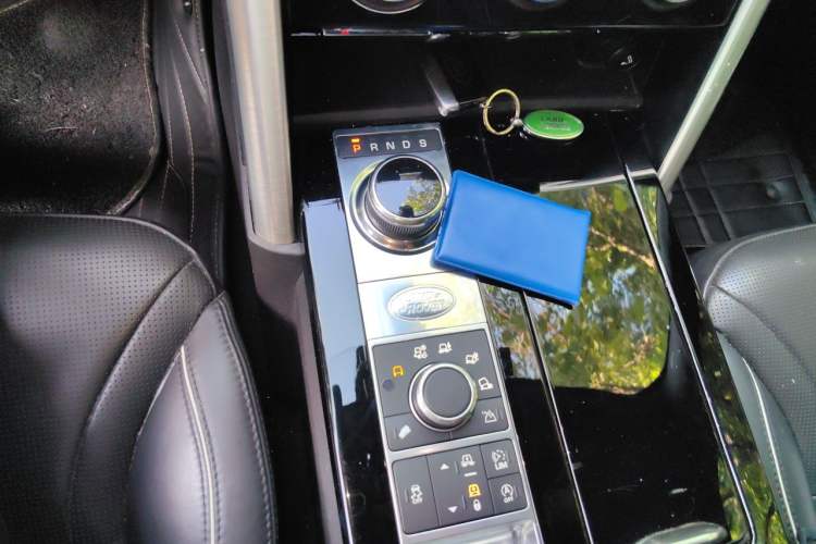 Used Land Rover Discovery 2017 3.0 SC V6 HSE Gear Lever