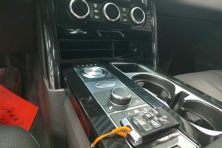 Used Land Rover Discovery 2017 3.0 SC V6 HSE Gear Lever