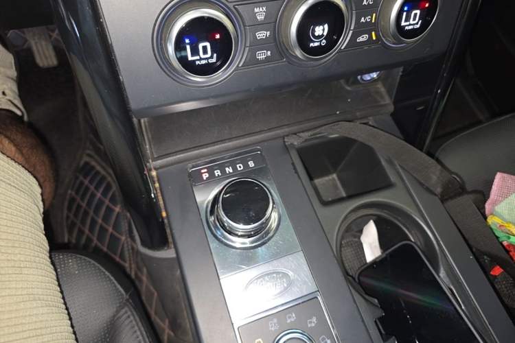 Used Land Rover Discovery 2017 3.0 SC V6 S Gear Lever