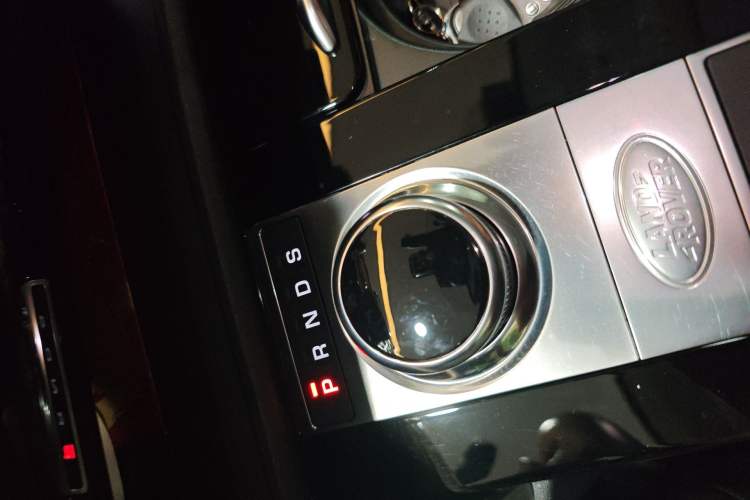 Used Land Rover Discovery 2017 3.0 SC V6 HSE Gear Lever