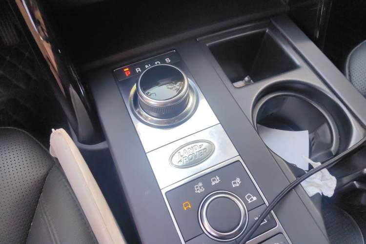 Used Land Rover Discovery 2017 3.0 SC V6 SE Gear Lever