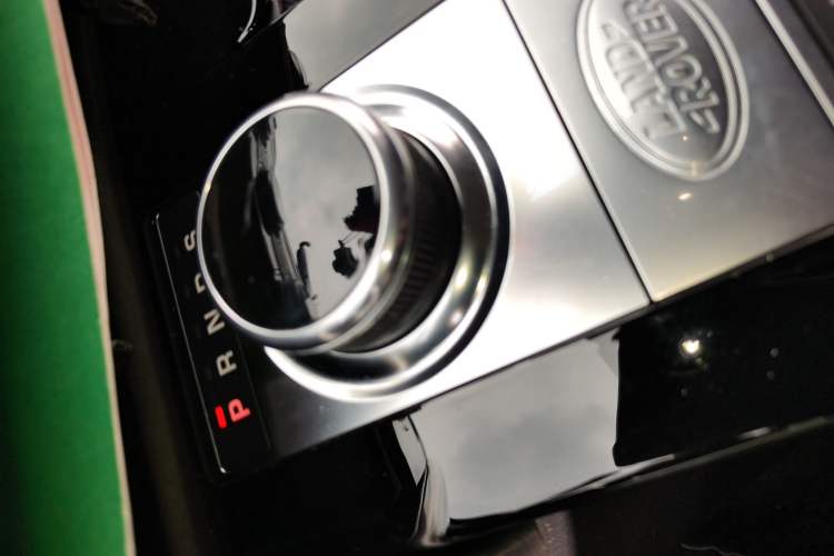 Used Land Rover Discovery 2017 3.0 SC V6 HSE Gear Lever