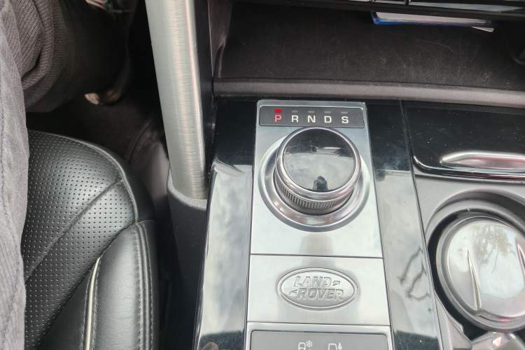 Used Land Rover Discovery 2017 3.0 SC V6 HSE LUXURY Gear Lever