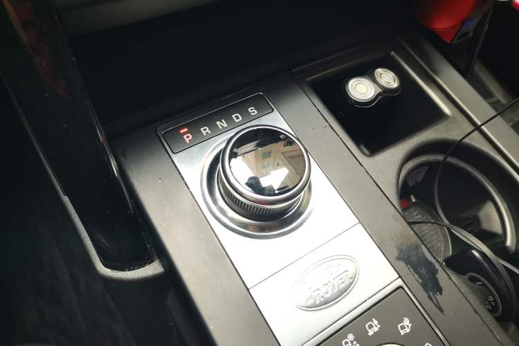 Used Land Rover Discovery 2017 3.0 SC V6 SE Gear Lever
