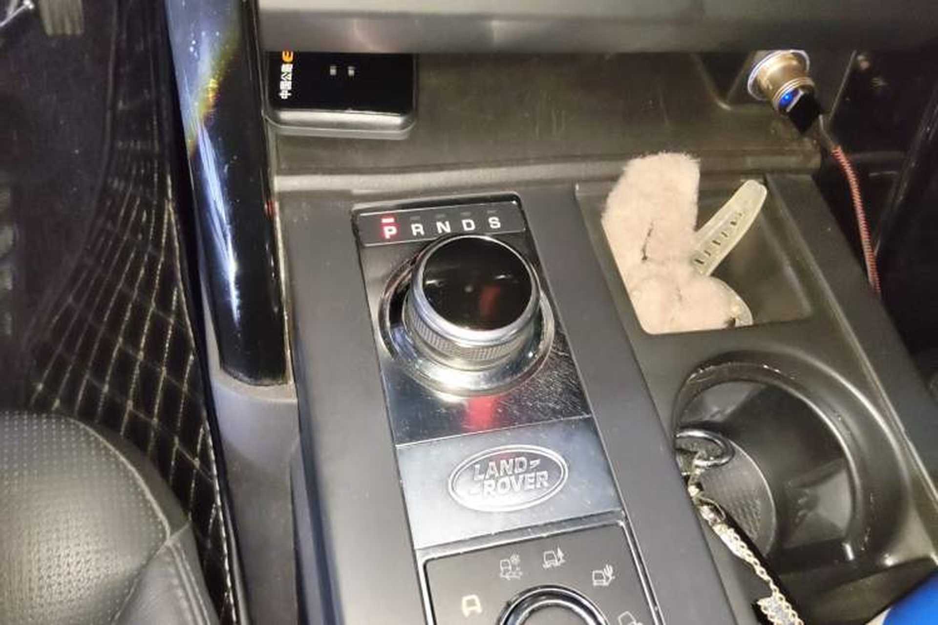 Used Land Rover Discovery 2017 3.0 SC V6 SE Gear Lever