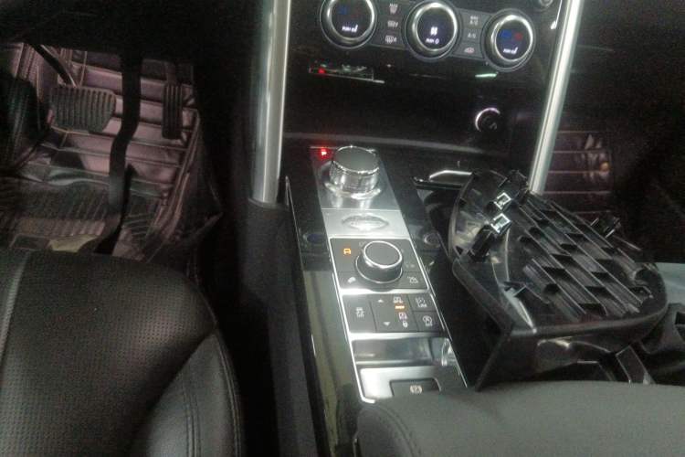 Used Land Rover Discovery 2017 3.0 SC V6 HSE Gear Lever