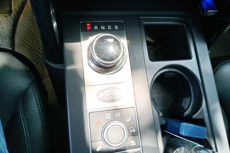 Used Land Rover Discovery 2017 3.0 SC V6 SE Gear Lever
