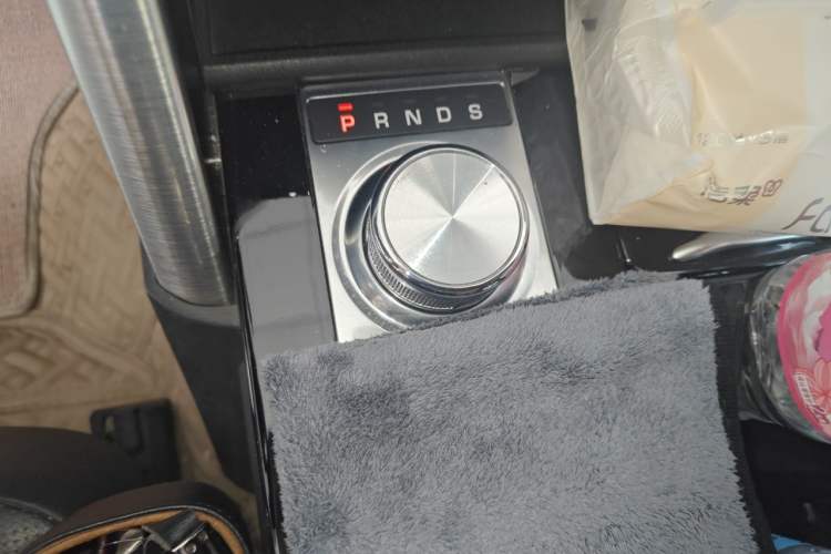 Used Land Rover Discovery 2017 3.0 SC V6 HSE Gear Lever