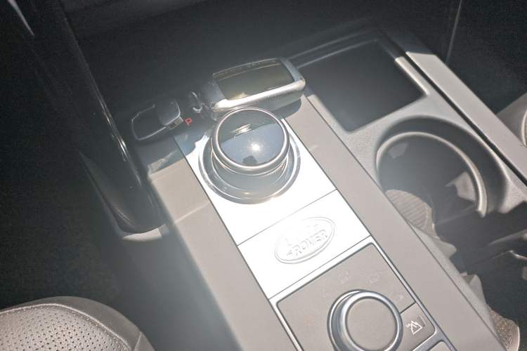 Used Land Rover Discovery 2017 3.0 SC V6 SE Gear Lever