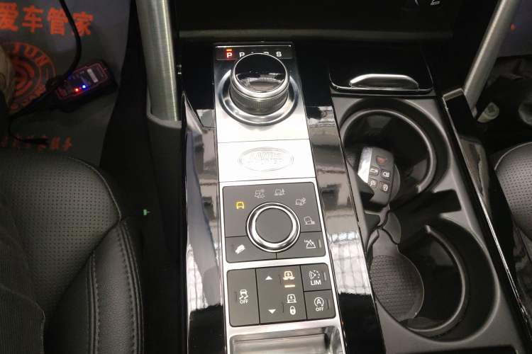 Used Land Rover Discovery 2017 3.0 SC V6 HSE Gear Lever