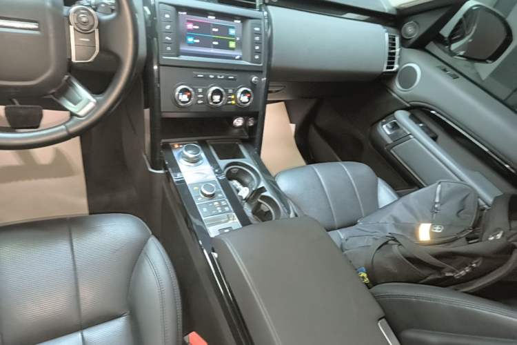 Used Land Rover Discovery 2017 3.0 SC V6 S Gear Lever