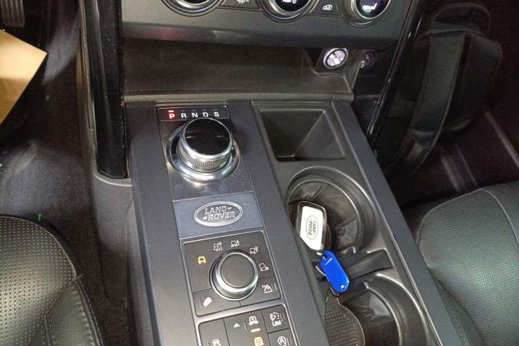 Used Land Rover Discovery 2017 3.0 SC V6 SE Gear Lever