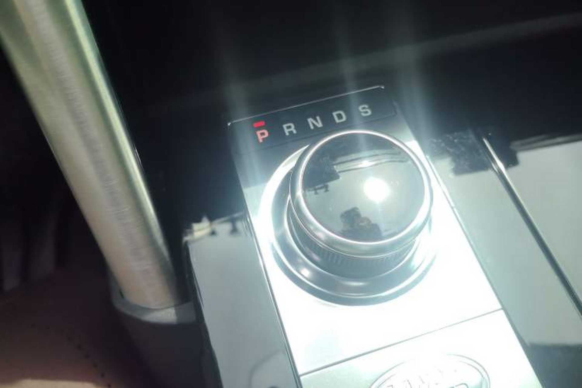 Used Land Rover Discovery 2017 3.0 SC V6 HSE Gear Lever