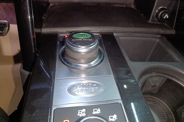 Used Land Rover Discovery 2017 3.0 SC V6 SE Gear Lever