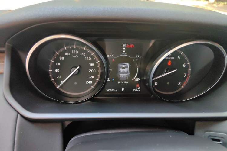 Used Land Rover Discovery 2017 3.0 SC V6 HSE Instrument Cluster