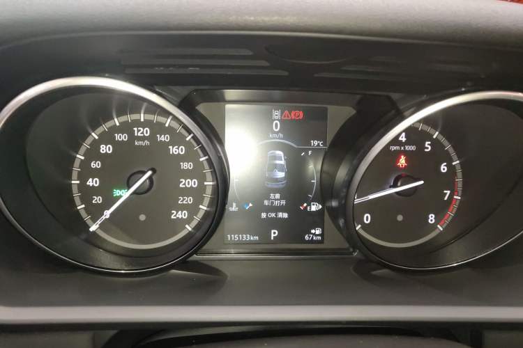 Used Land Rover Discovery 2017 3.0 SC V6 HSE Instrument Cluster