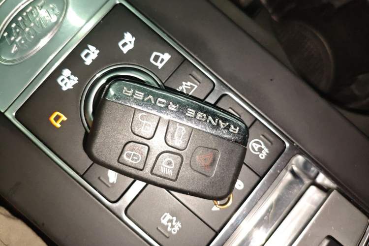 Used Land Rover Discovery 2017 3.0 SC V6 SE Interior 1