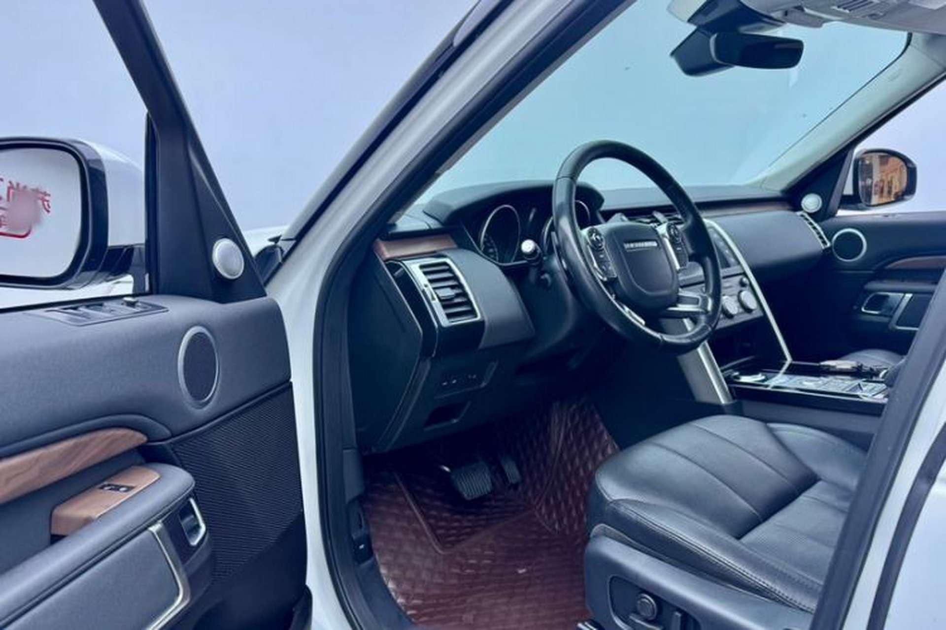 Used Land Rover Discovery 2017 3.0 SC V6 S Interior 1