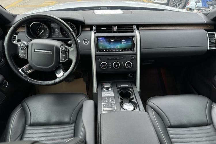 Used Land Rover Discovery 2017 3.0 SC V6 HSE Interior 2