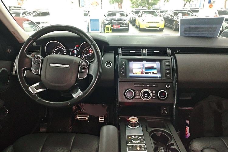 Used Land Rover Discovery 2017 3.0 SC V6 SE Interior 2