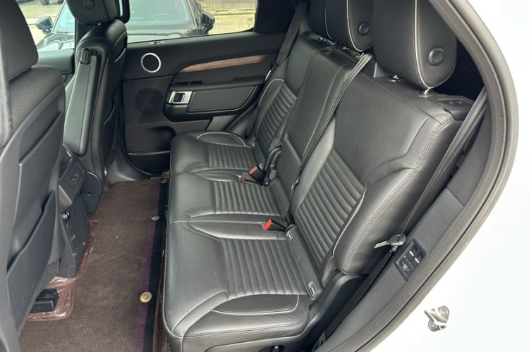 Used Land Rover Discovery 2017 3.0 SC V6 HSE Interior 4