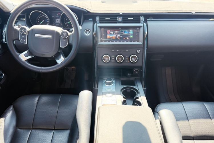 Used Land Rover Discovery 2017 3.0 SC V6 SE Interior 5