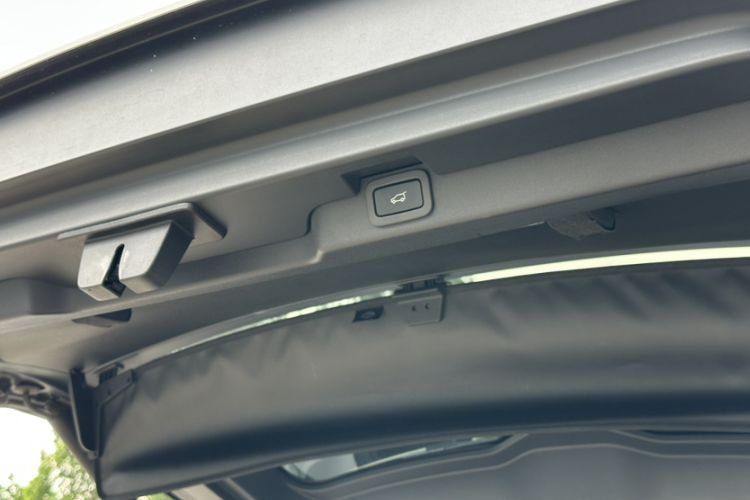 Used Land Rover Discovery 2017 3.0 SC V6 HSE Interior 8