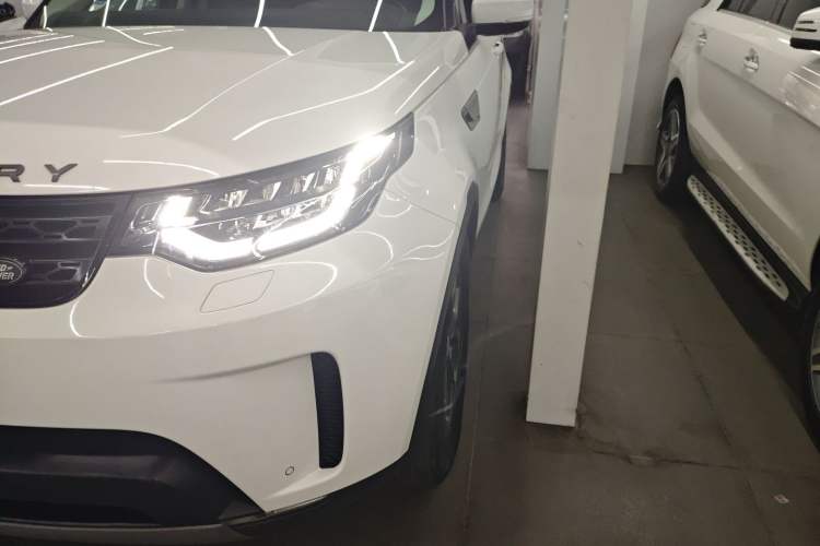 Used Land Rover Discovery 2017 3.0 SC V6 SE Left Front Headlight
