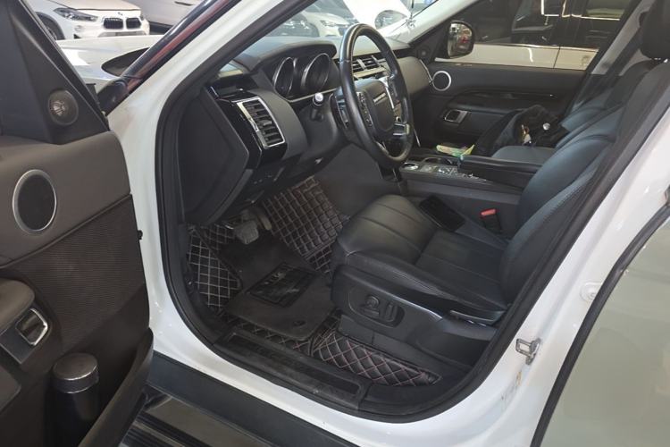 Used Land Rover Discovery 2017 3.0 SC V6 S Left Front Seat