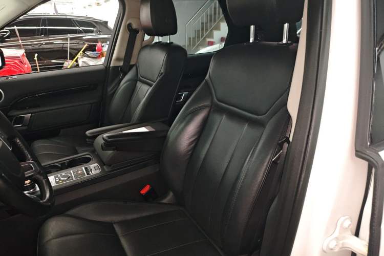 Used Land Rover Discovery 2017 3.0 SC V6 SE Left Front Seat