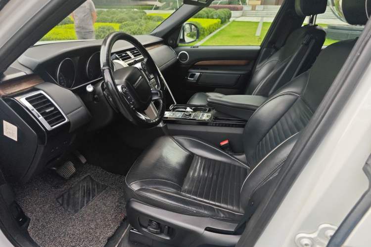 Used Land Rover Discovery 2017 5th Generation 3.0 V6 HSE Left Front Seat