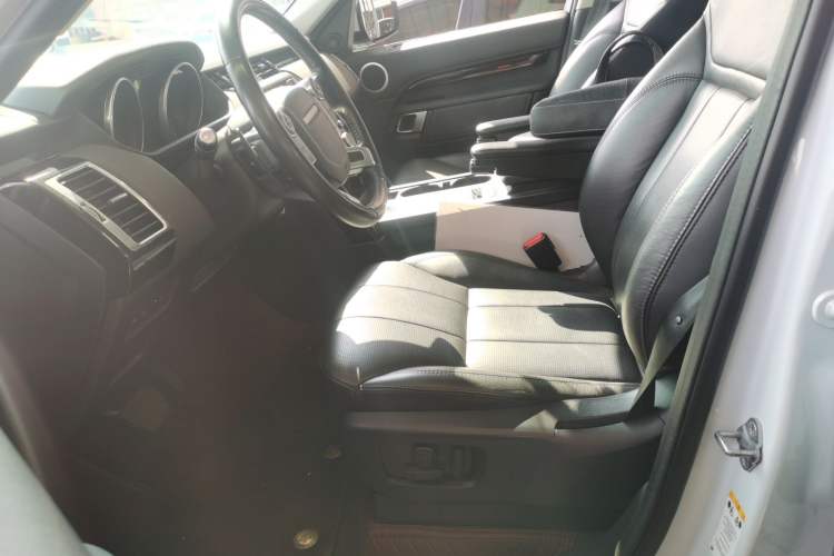 Used Land Rover Discovery 2017 3.0 SC V6 S Left Front Seat