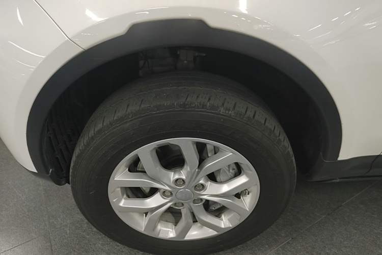 Used Land Rover Discovery 2017 3.0 SC V6 HSE Left Front Wheel Hub