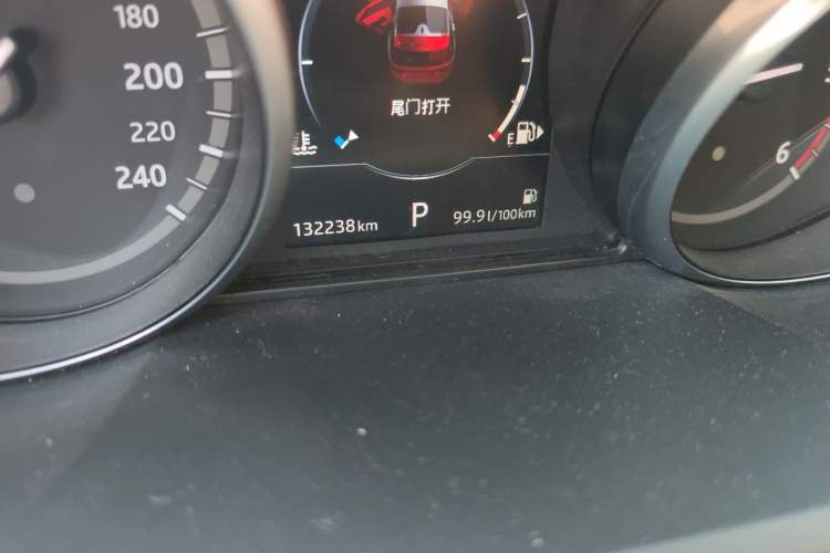 Used Land Rover Discovery  Odometer Close Up