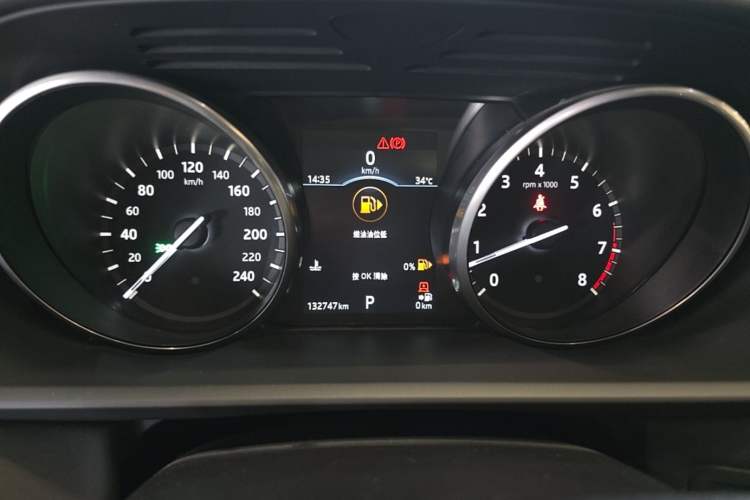 Used Land Rover Discovery 2017 3.0 SC V6 S Odometer Close Up