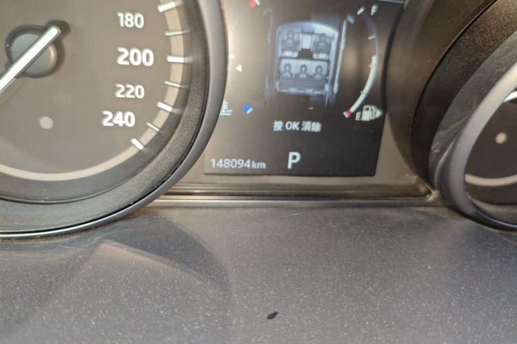 Used Land Rover Discovery 2017 3.0 SC V6 S Odometer Close Up