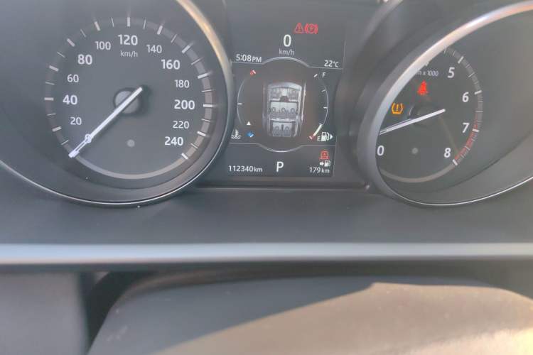 Used Land Rover Discovery 2017 3.0 SC V6 SE Odometer Close Up