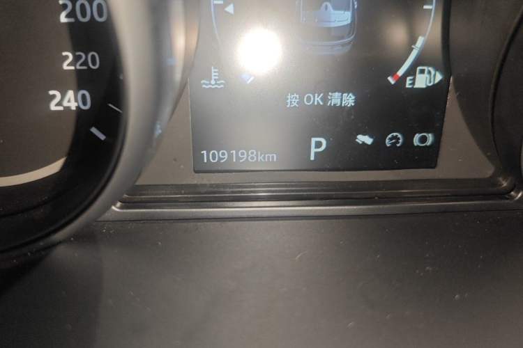 Used Land Rover Discovery 2017 3.0 SC V6 SE Odometer Close Up