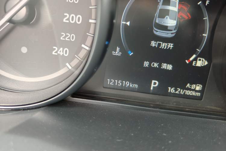 Used Land Rover Discovery 2017 3.0 SC V6 HSE LUXURY Odometer Close Up