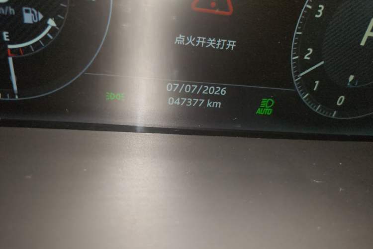 Used Land Rover Discovery 2017 3.0 SC V6 SE Odometer Close Up