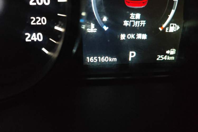 Used Land Rover Discovery 2017 3.0 SC V6 SE Odometer Close Up
