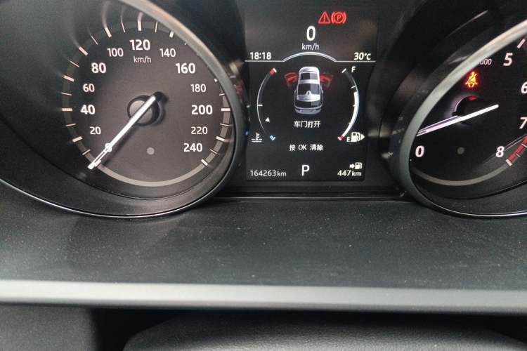 Used Land Rover Discovery 2017 3.0 SC V6 HSE Odometer Close Up