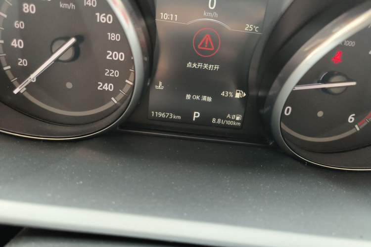 Used Land Rover Discovery  Odometer Close Up