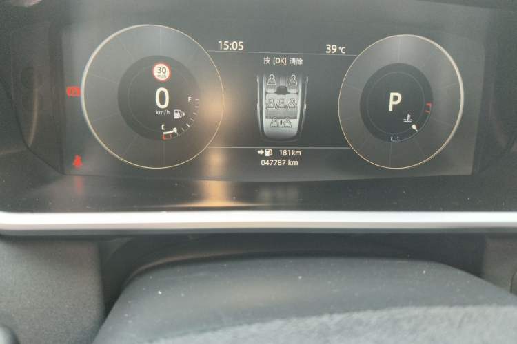 Used Land Rover Discovery 2017 3.0 SC V6 SE Odometer Close Up