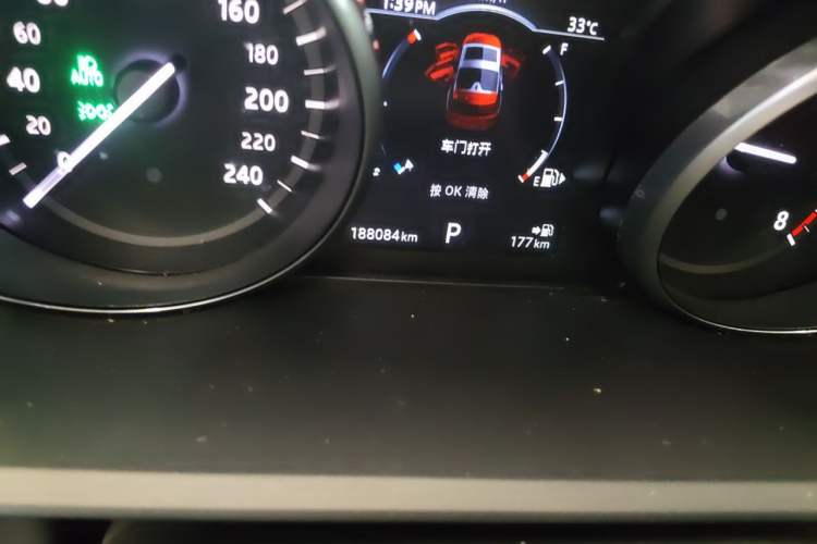 Used Land Rover Discovery 2017 3.0 SC V6 S Odometer Close Up