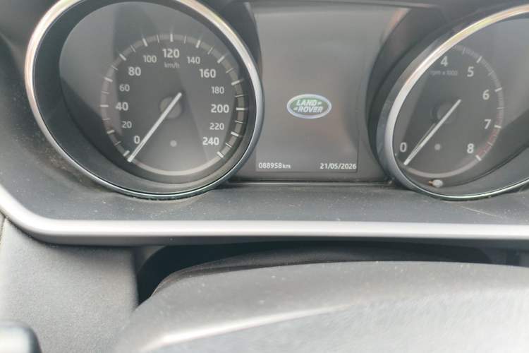 Used Land Rover Discovery 2017 3.0 SC V6 HSE Odometer Close Up
