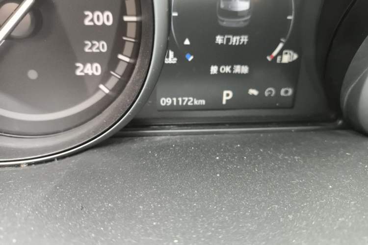 Used Land Rover Discovery  Odometer Close Up